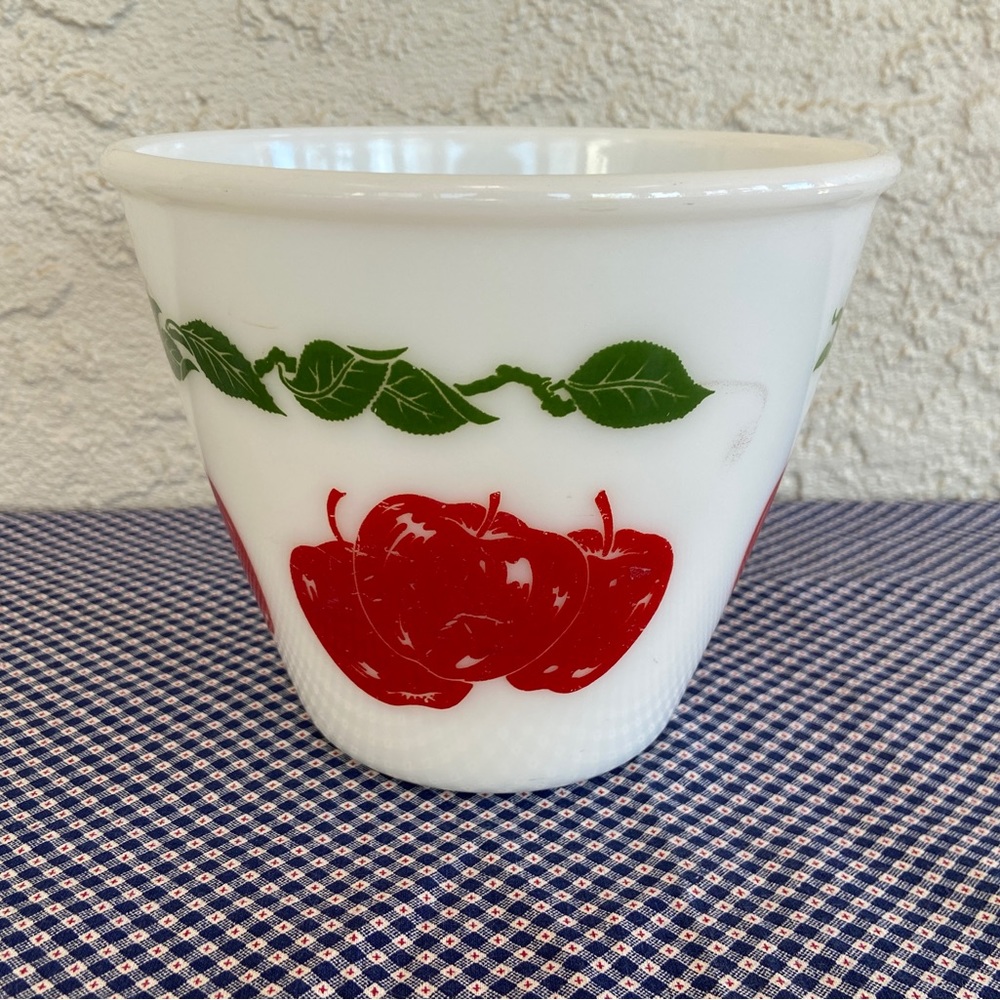 MCM Hazel Atlas White Splash-Proof Mixing Bowl - Apple Design - Picture 2 of 14